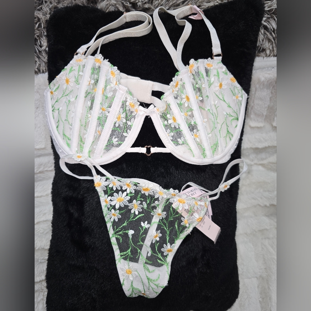 Victoria's Secret White Floral Embroidered Bra Set 32D, Xsmall